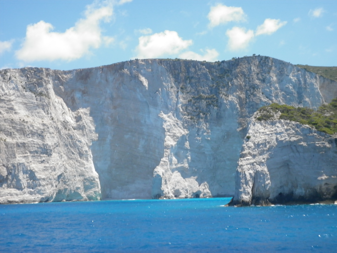 A Navagio-öböl sötét titka - Sok képpel!